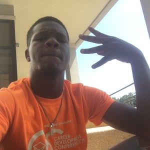 Meet your Posher, Derrick